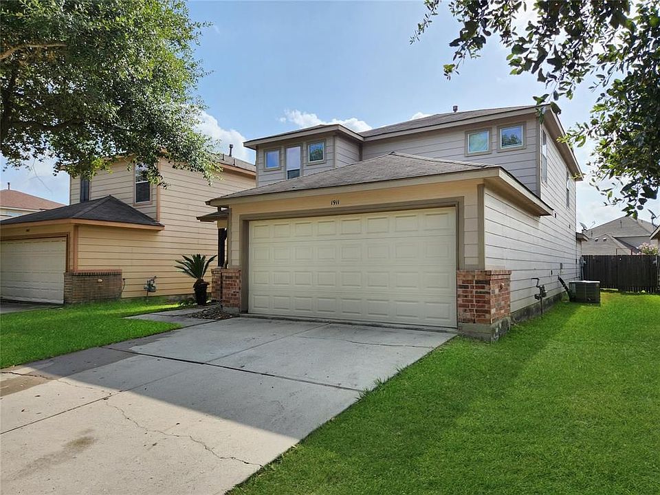 1st image of 1911 Adobe Stone Dr