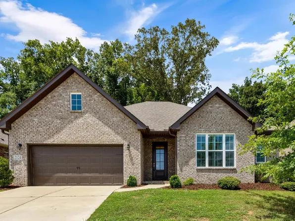 2124 Big Leaf Dr SW, Huntsville, AL 35803