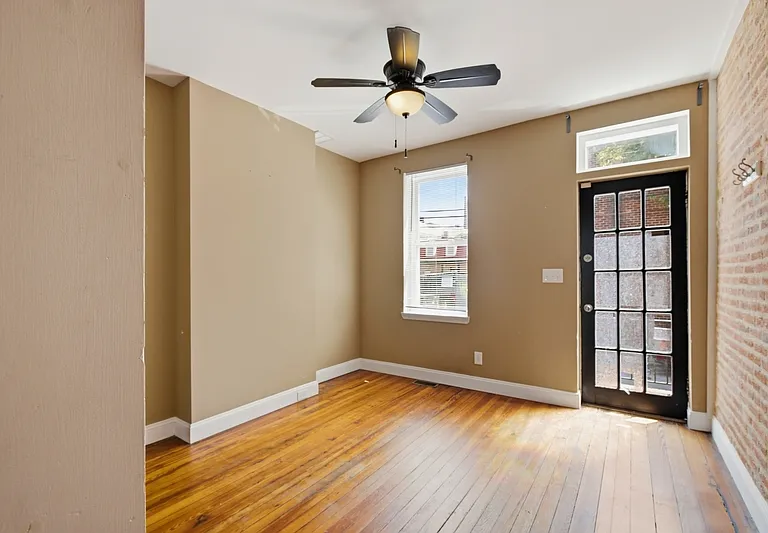 1214 Marshall St — Photo 3