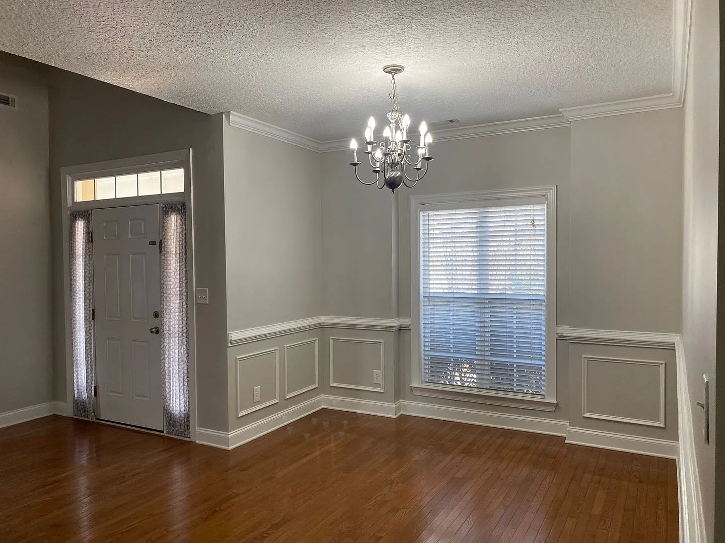 Beautiful 4 bedroom, 2.5 bathroom home In the desirable Avery Park Community in Newnan! Must See! — Photo 3