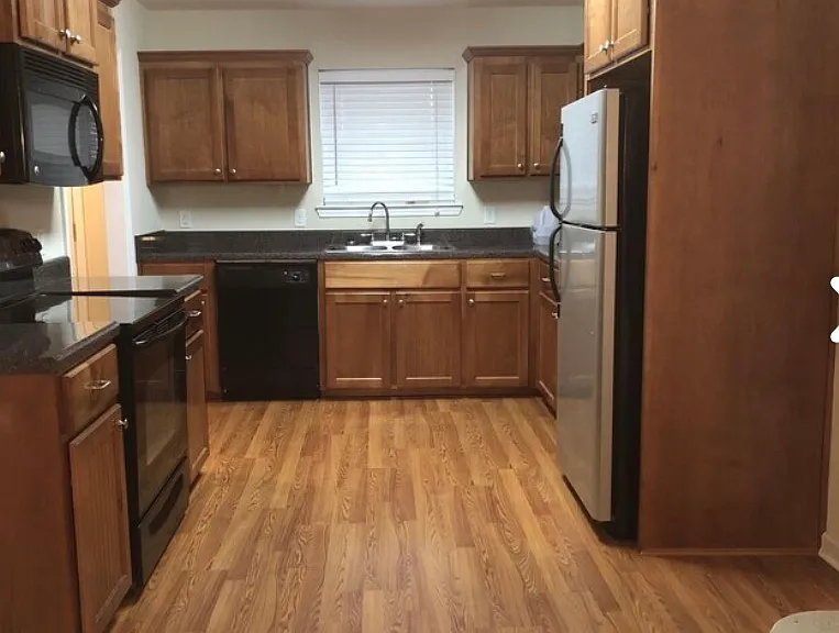 308 Teakwood Ct — Photo 2