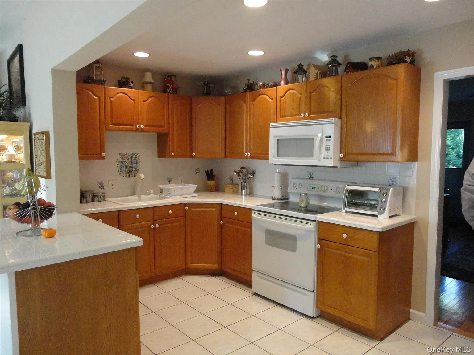 3 bed, 1.0 bath, 1224 sqft, $3,800 — Photo 2