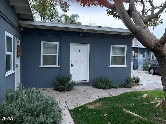Studio, 300 sqft, $1,875 — Photo 2