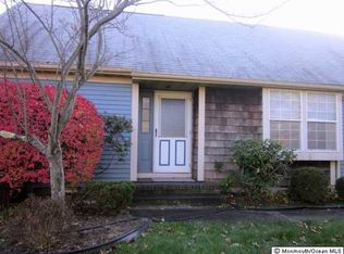 4 Glastonbury Dr #B, Monroe Township, NJ 08831