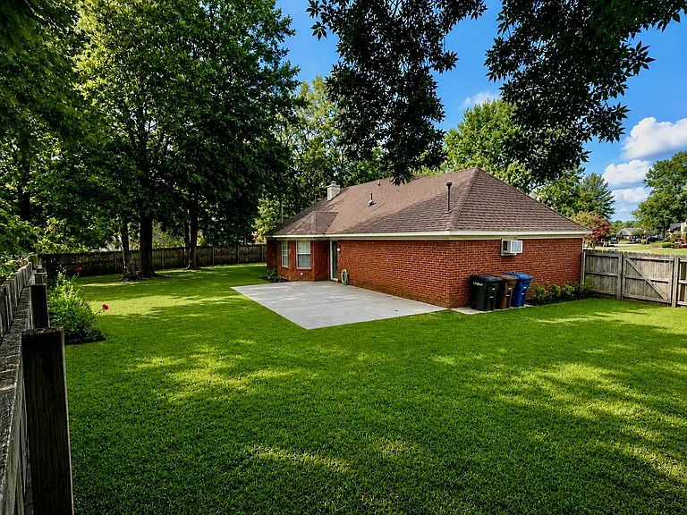 3211 Shadow Green Ln — Photo 2