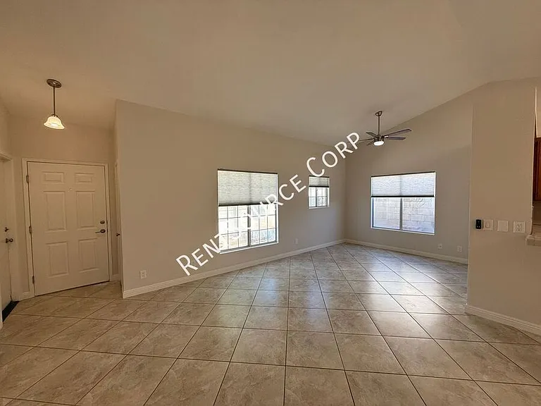 2501 Summerchase Ave — Photo 4