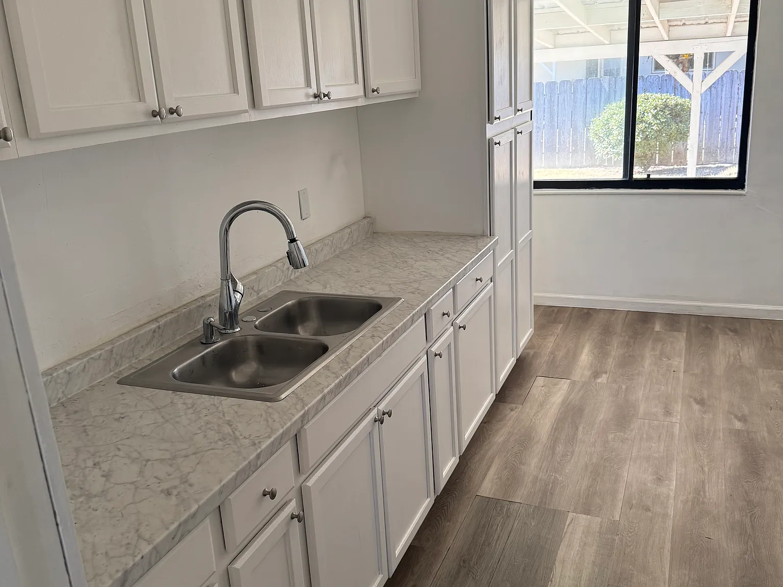 3 bed, 1019 sqft, $1,800 — Photo 4