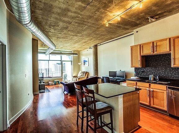5th image of 1305 S Michigan Ave APT 1604