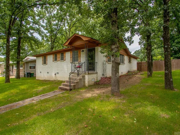 8909 Holiday Dr, Sherwood, AR 72120