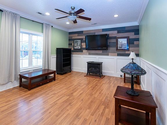 5th image of 2750 Ole King St.