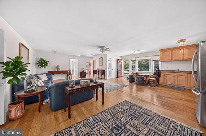 4 bed, 1940 sqft, $3,700 — Photo 1