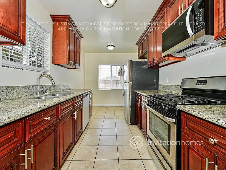 13946 Terra Bella St — Photo 7