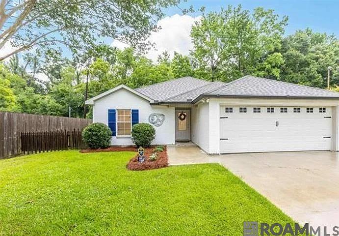 18634 White Oak Dr — Photo 1