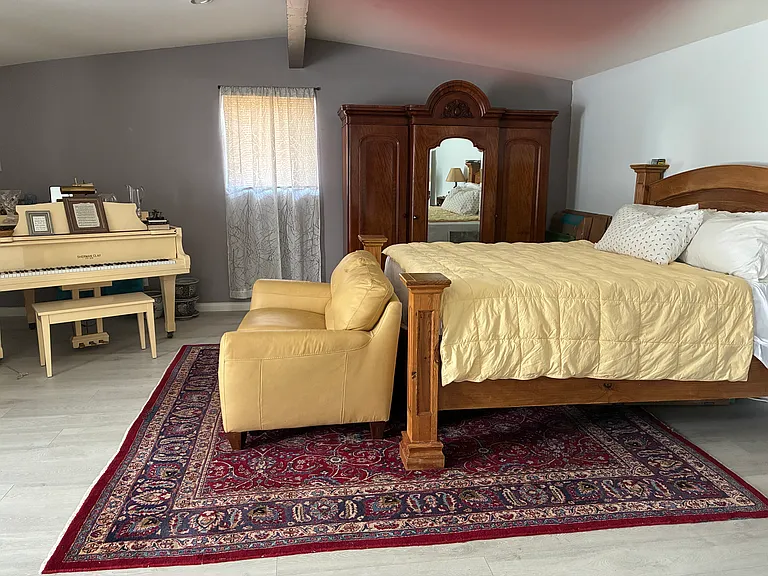 Bonus room used as 4th bedroom
