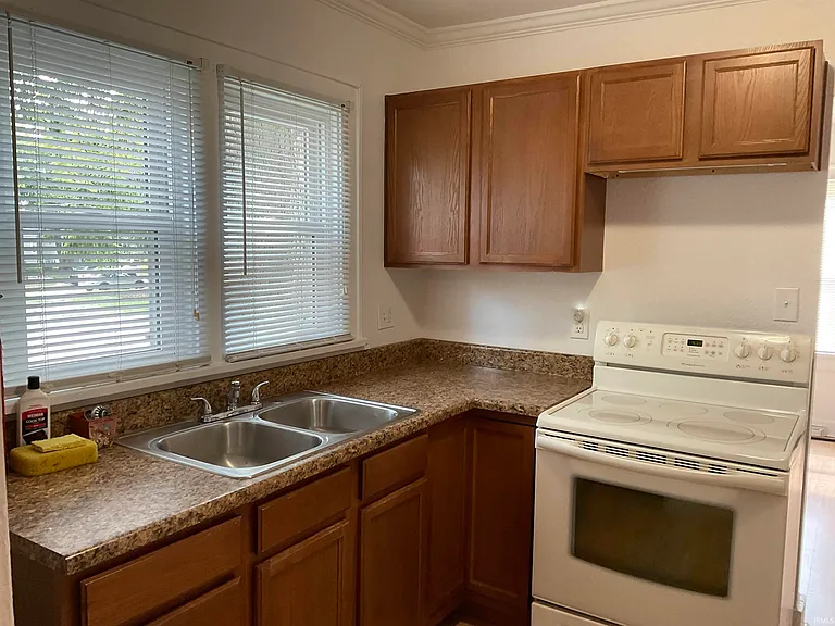 1411 N Anthony Blvd — Photo 4