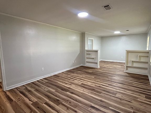 2nd image of 212 Robinhood Rd