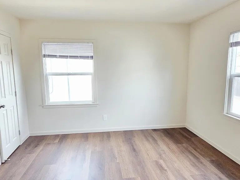 22636 Templeton St — Photo 6