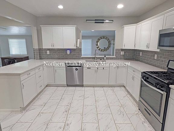 5th image of 4061 Edgehill Dr