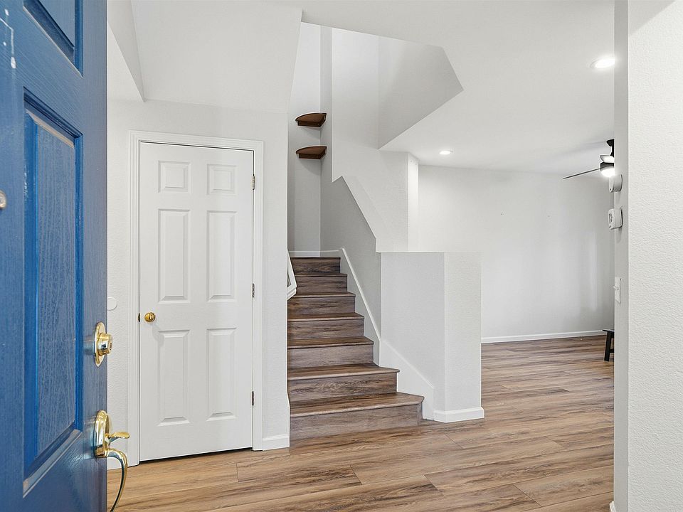 1st image of 10856 Glengarry Ln