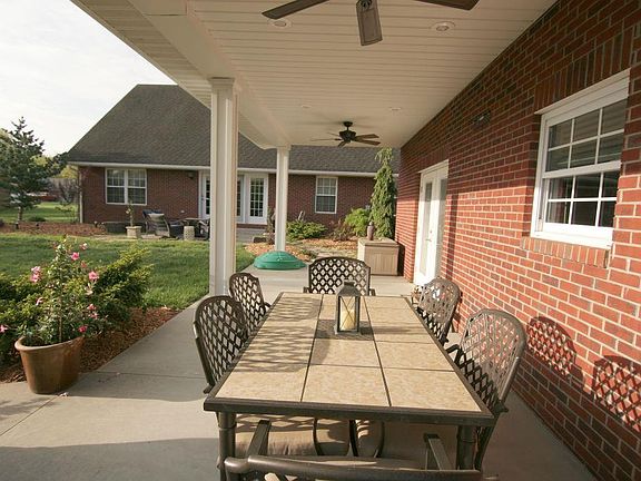 4th image of 1644 White Oak Dr