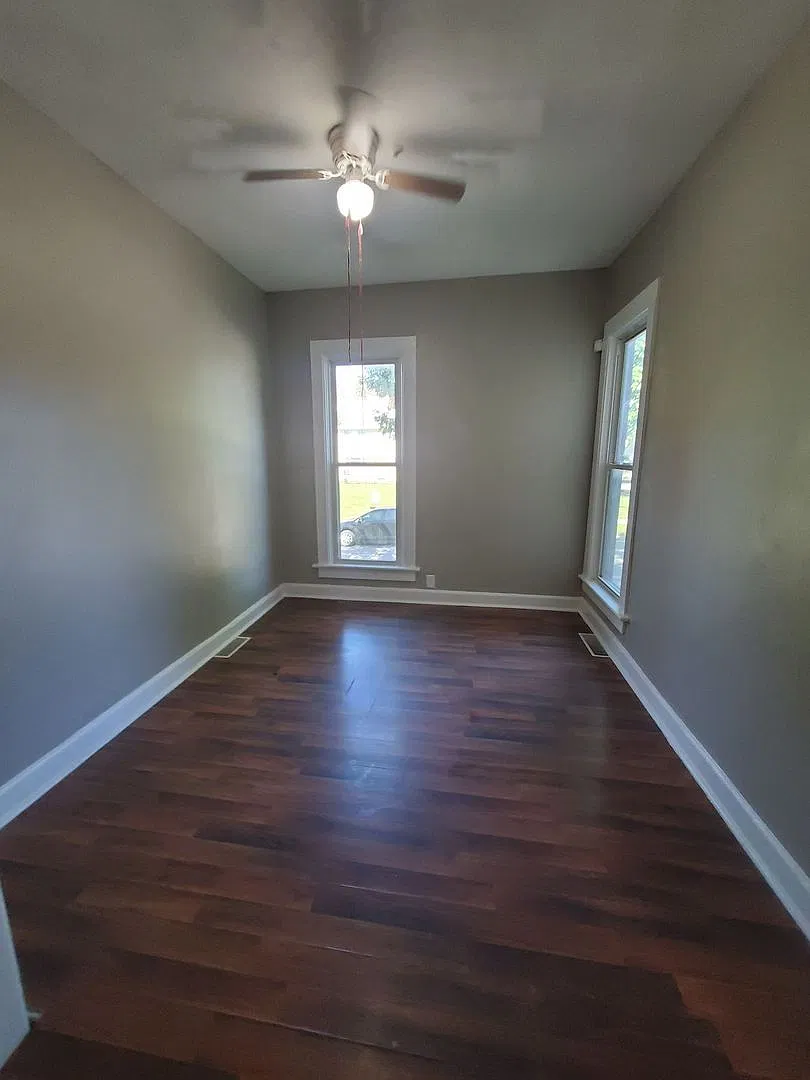 3 Bedroom 1.5 bath - very large bathtub — Photo 4