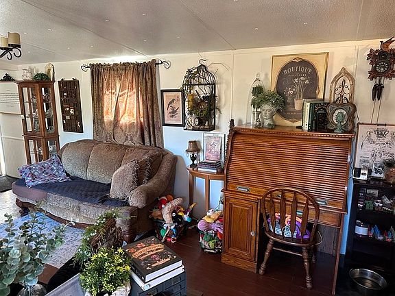 3rd image of 2480 Beatrice Rd