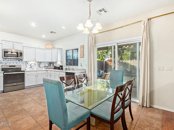 3rd image of 1038 E IRIS Drive