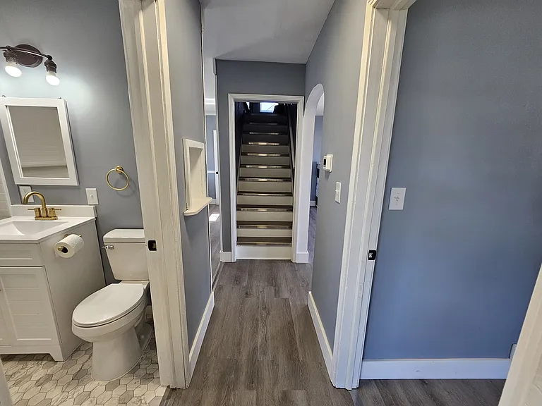 240 Adamson St — Photo 13