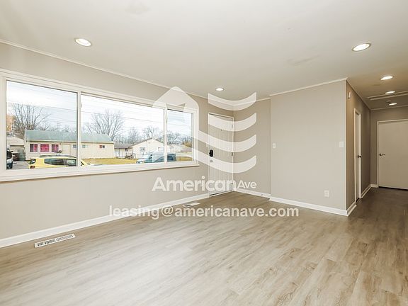 467696_003_living_room_3.jpg