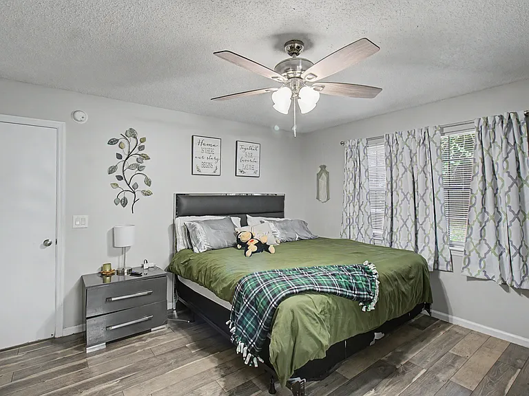 703 Woods Ct — Photo 14