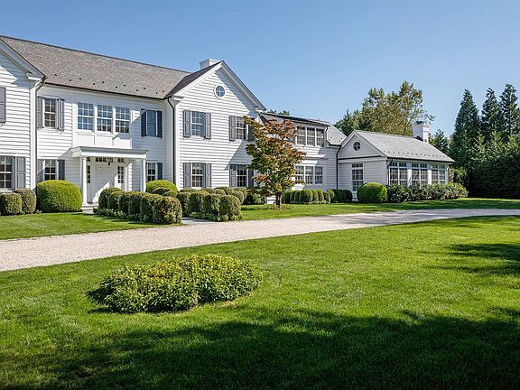 3rd image of 300 Halsey Neck Ln