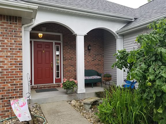 Front Entrance w/Porch