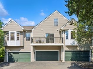 3 Oak Knoll Ln, Bedminster, NJ 07921