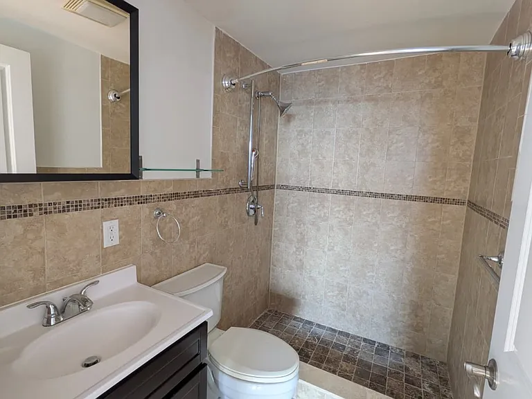 809-815 22nd St #905 — Photo 22