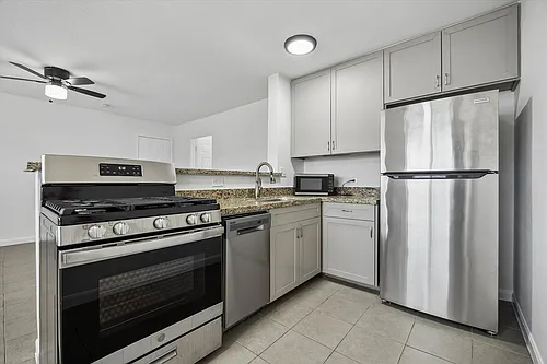 5102 Academy Photo 1