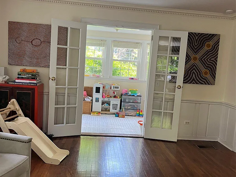 81 Woodlawn Ave — Photo 5