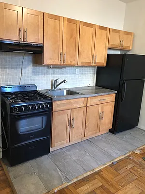 Rented by Realty 2000 Associates Ltd | media 8