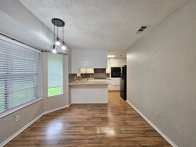 2301 Zinnia Ct — Photo 4