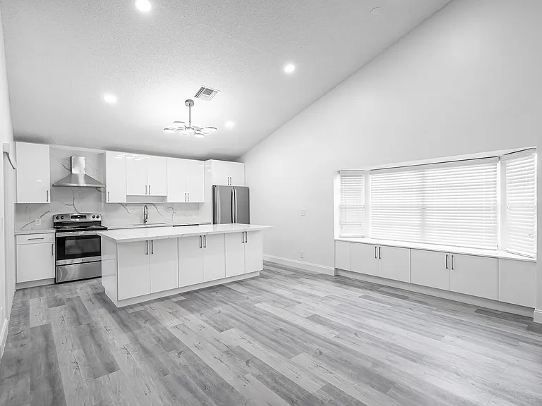 5140 NW 5th Ave — Photo 4