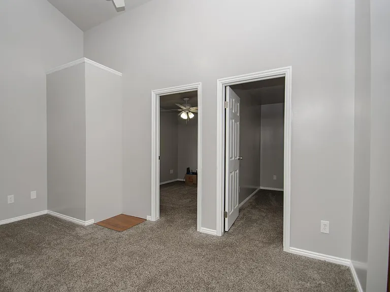 1113 Country Hills Dr #D1 — Photo 3
