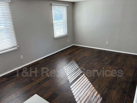 5th image of 1328 Dogwood Ct
