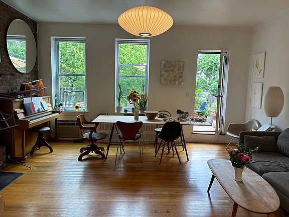 2nd image of 30 W 95th St APT 4