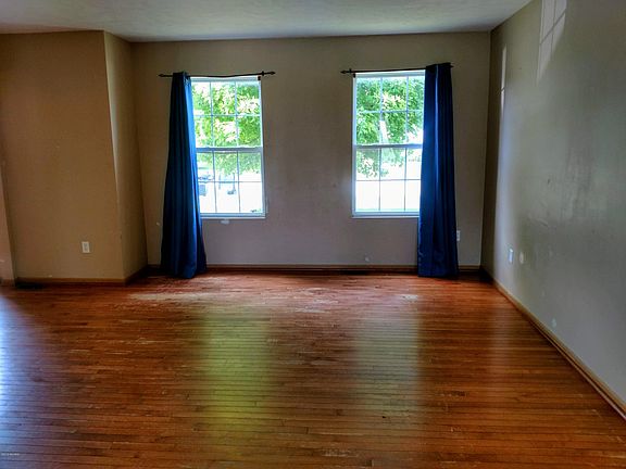 4th image of 310 Prairie Run Dr NE