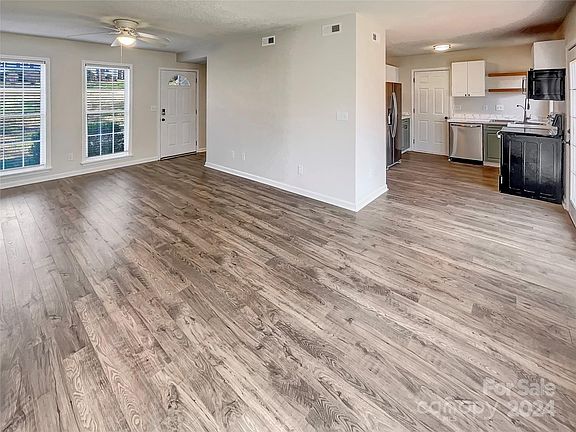 3rd image of 2909 Stockwood Dr