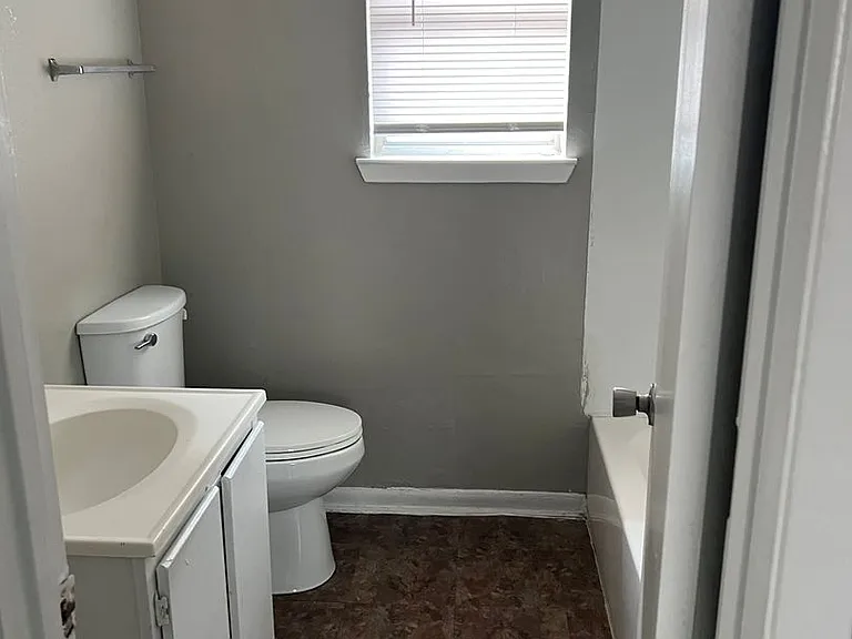 447 E Whitney St #A — Photo 3