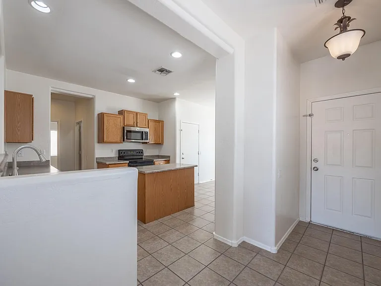 17212 W Saguaro Ln — Photo 7