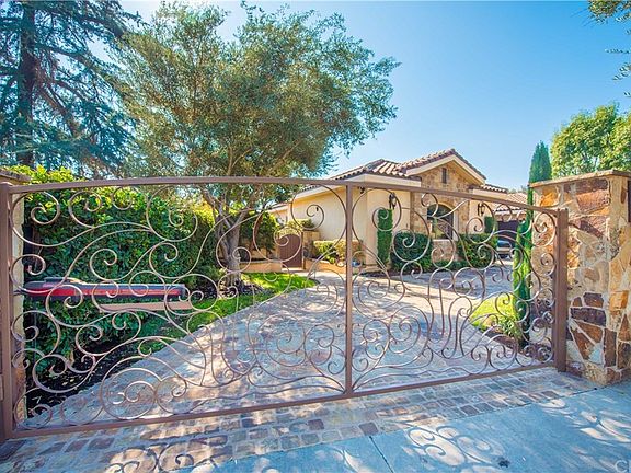 3rd image of 15156 La Calma Dr