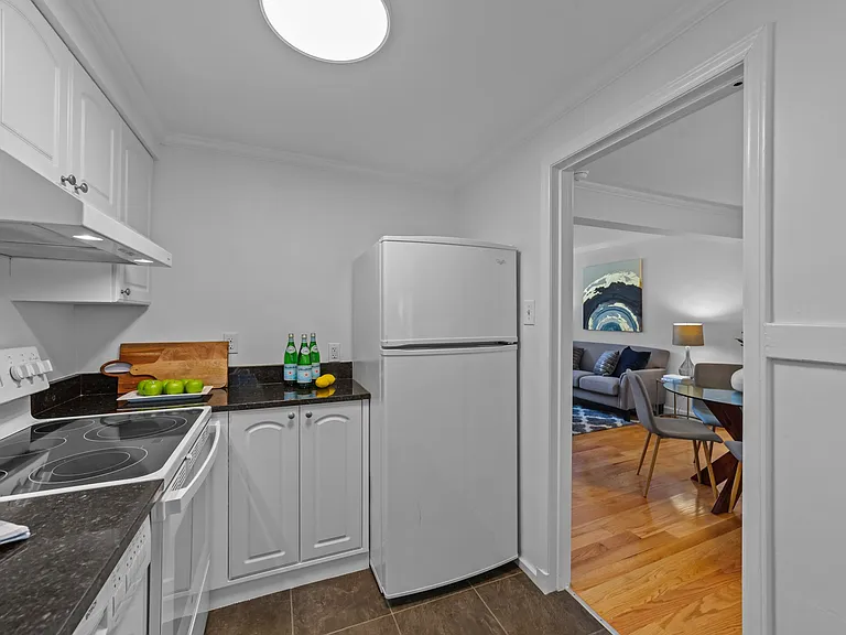1103 Nichols Dr — Photo 10