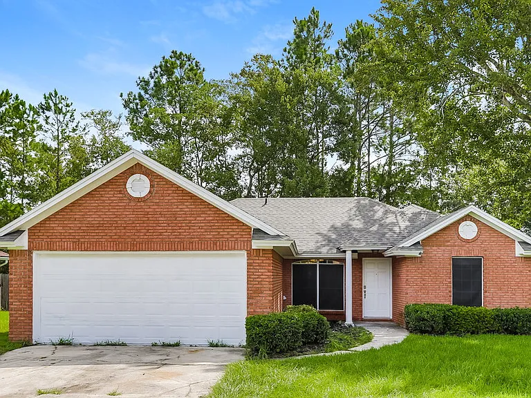 1804 Sherwood Dr — Photo 1