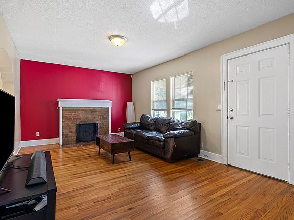 2nd image of 321 Sweetland Dr